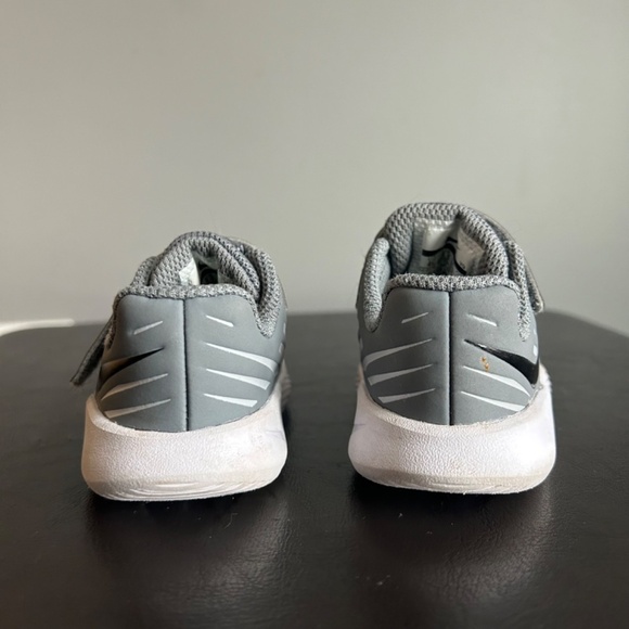 Nike Star Grey & White Toddle Sneakers - Picture 6 of 13
